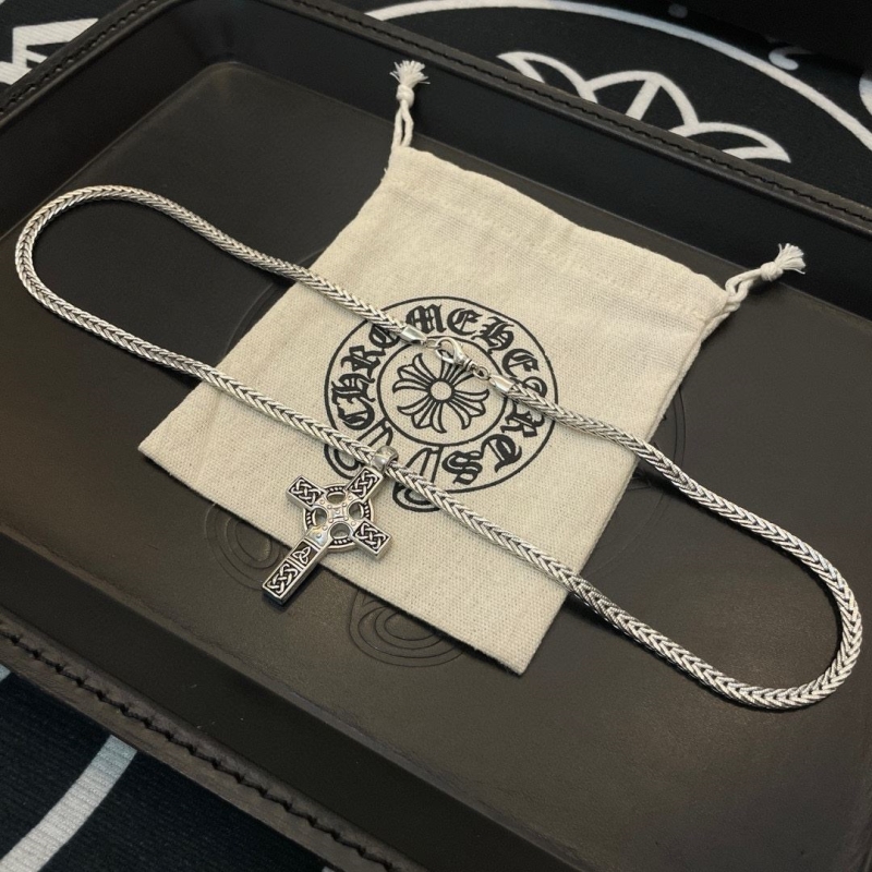 Ch*0me He**ts necklaces